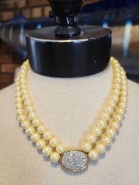 Avon Presidents Recognition Necklace Butter Yellow Faux Pearl Crystal Rhinestone